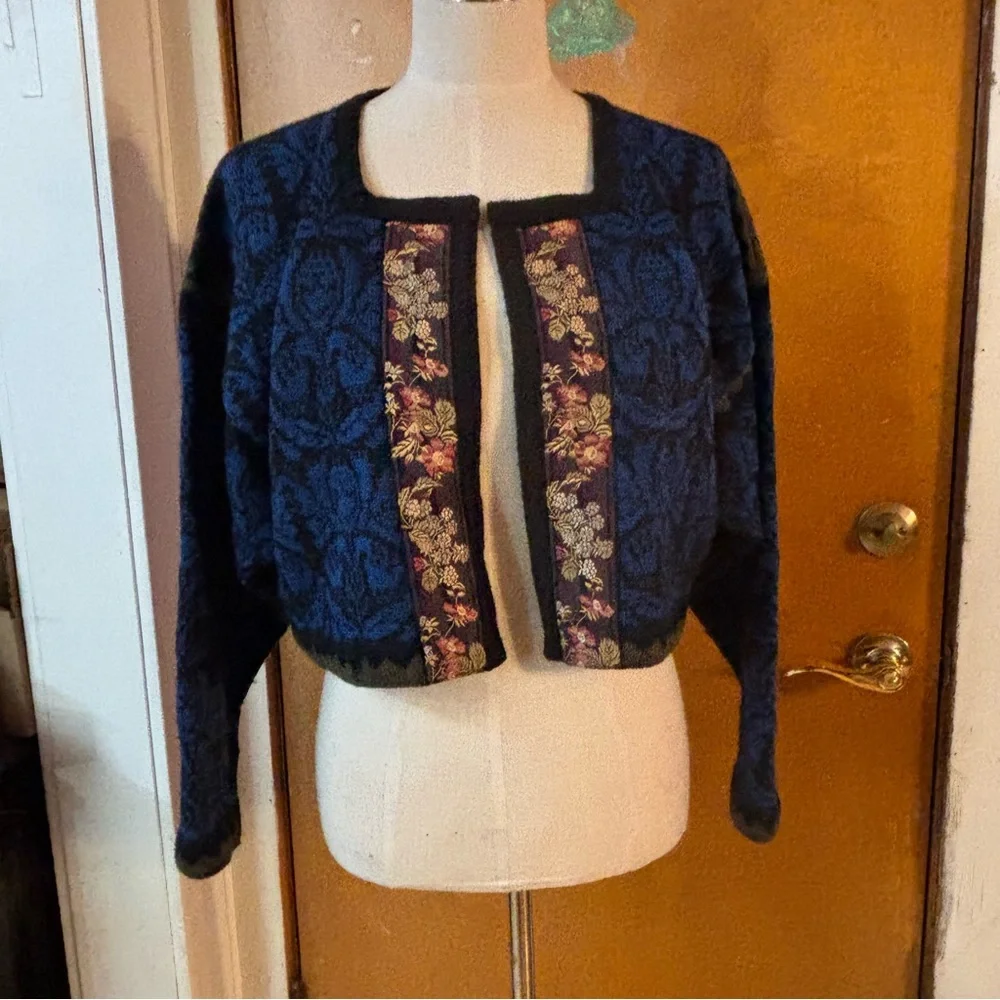 Stunned Oleana wool cropped cardigan sweater. - Picture 2 of 4